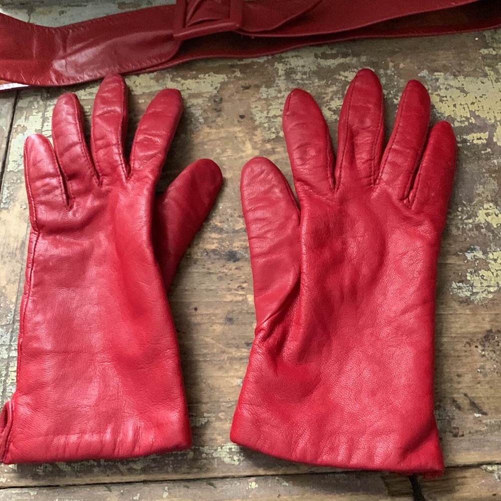 Red leather vintage belt/gloves - Picture 5 of 6